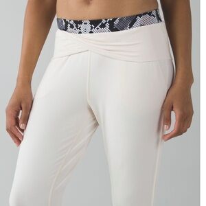 lululemon athletica Sunset Salutation Crop Angel Wing Ziggy Snake Butter size 8